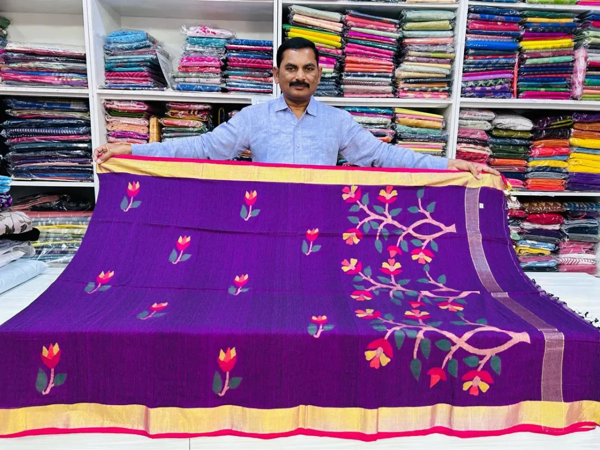 Queen Fashions Handlooms gallery image 22