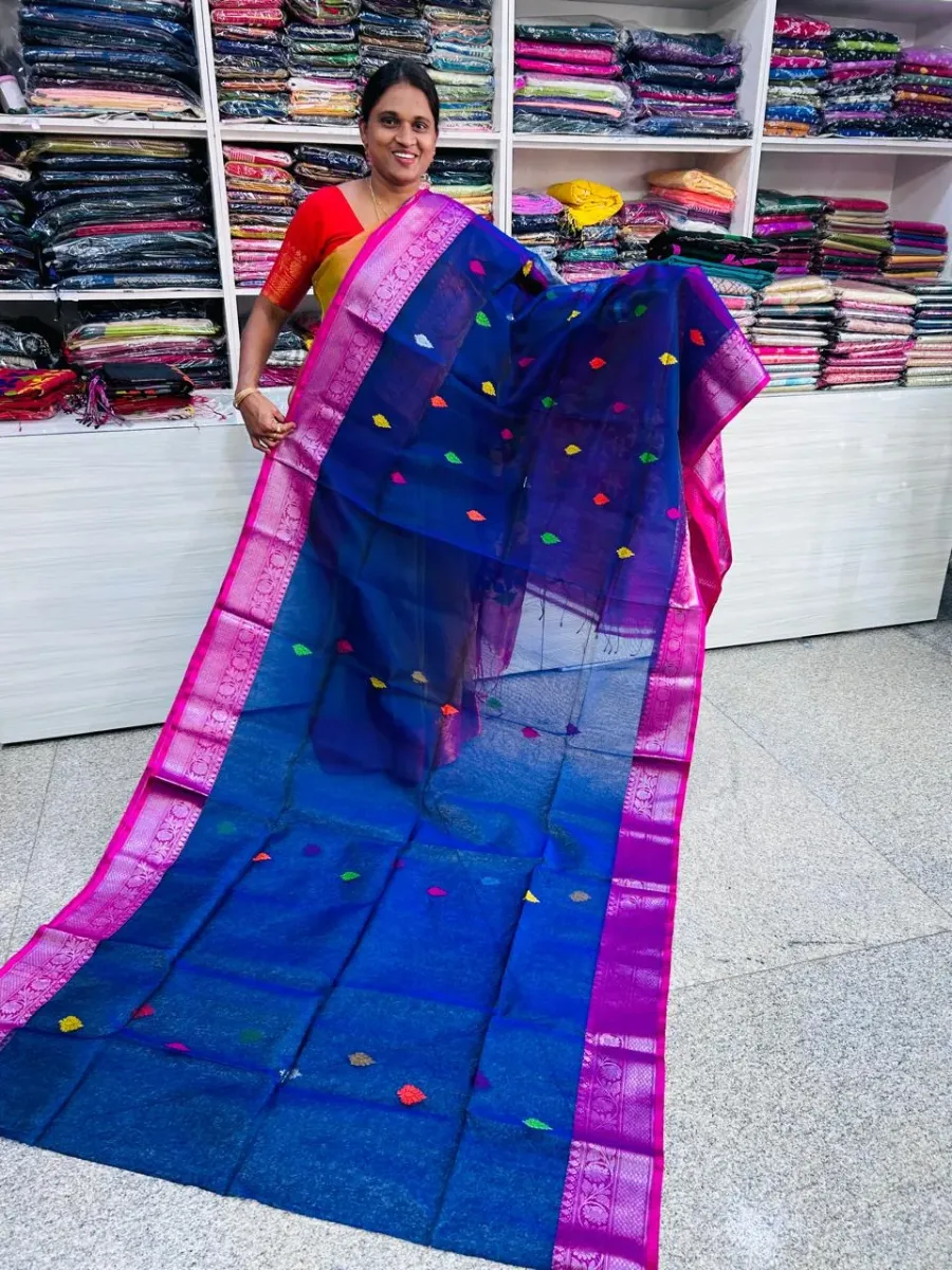 Queen Fashions Handlooms gallery image 13